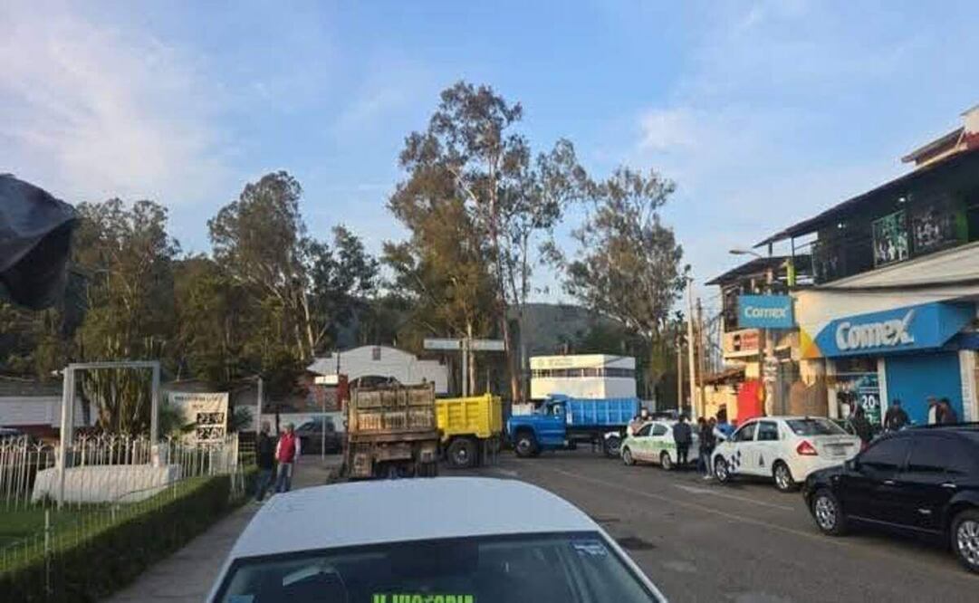 El Sindicato de Camioneros durante bloqueo en accesos a Valle de Bravo tras Operativo Liberación en Edomex (22/07/2025). Foto: Especial