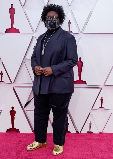 Los peores looks de la alfombra roja de los Oscar 2021