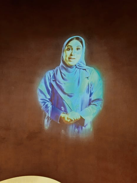 Aya es la “residente digital” del museo que guía a los visitantes. Foto: Frida Juárez