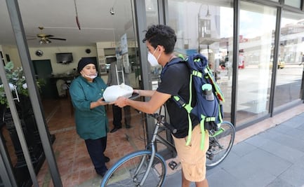 Jóvenes aprovechan su gusto por andar en bici para emplearse