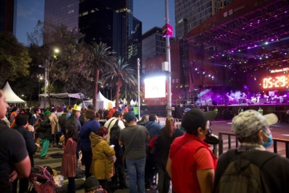Capitalinos, listos para el Año Nuevo con los Ángeles Azules en Paseo de la Reforma 