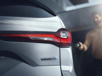 Mazda empieza a mostrar más del nuevo CX-90