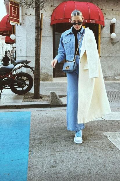 Total denim: el look de Michelle Salas que te hará ver más alta
