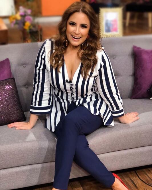 La conductora lució un poco desubicada en cuanto a las prendas que debe usar. Foto: Instagram @LinetPuente