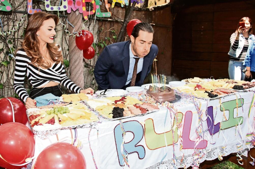 Luego de que le cantaron “Las Mañanitas”, Sebastián sopló las velas (AGUSTIN SALINAS. EL UNIVERSAL)