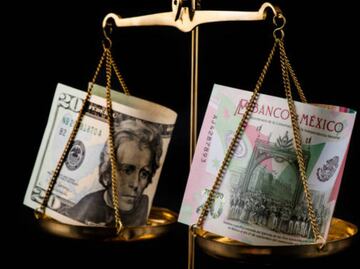 El peso arranca 2025 perdiendo ante el dólar