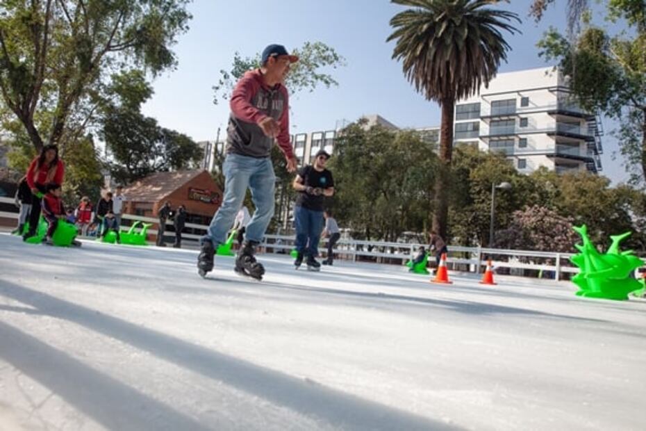 Lánzate a patinar a la pista de hielo del Jardín Pushkin