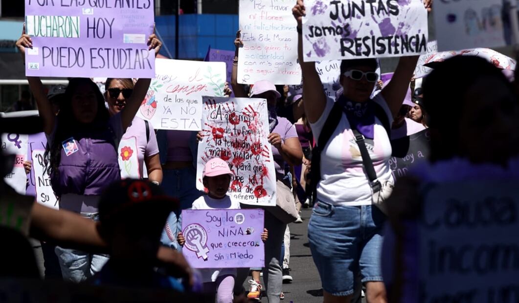 Mujeres marchan en Paseo de la Reforma en el marco del Día Internacional de la Mujer en la Ciudad de México, Foto: Fernanda Rojas/ EL UNIVERSAL