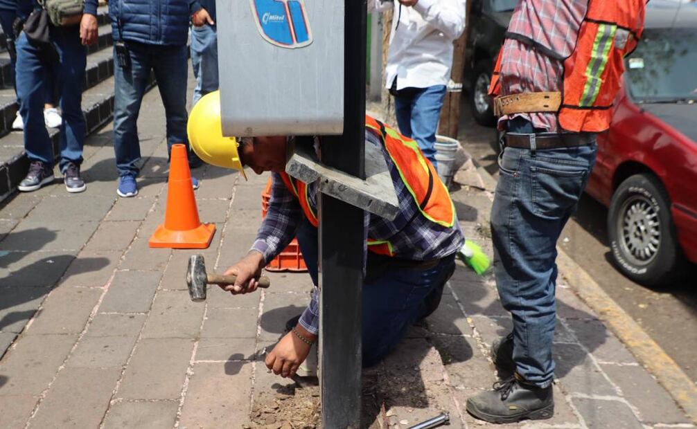 Alcaldía Cuauhtémoc retira elementos en desuso (19/06/2025). Foto: Especial