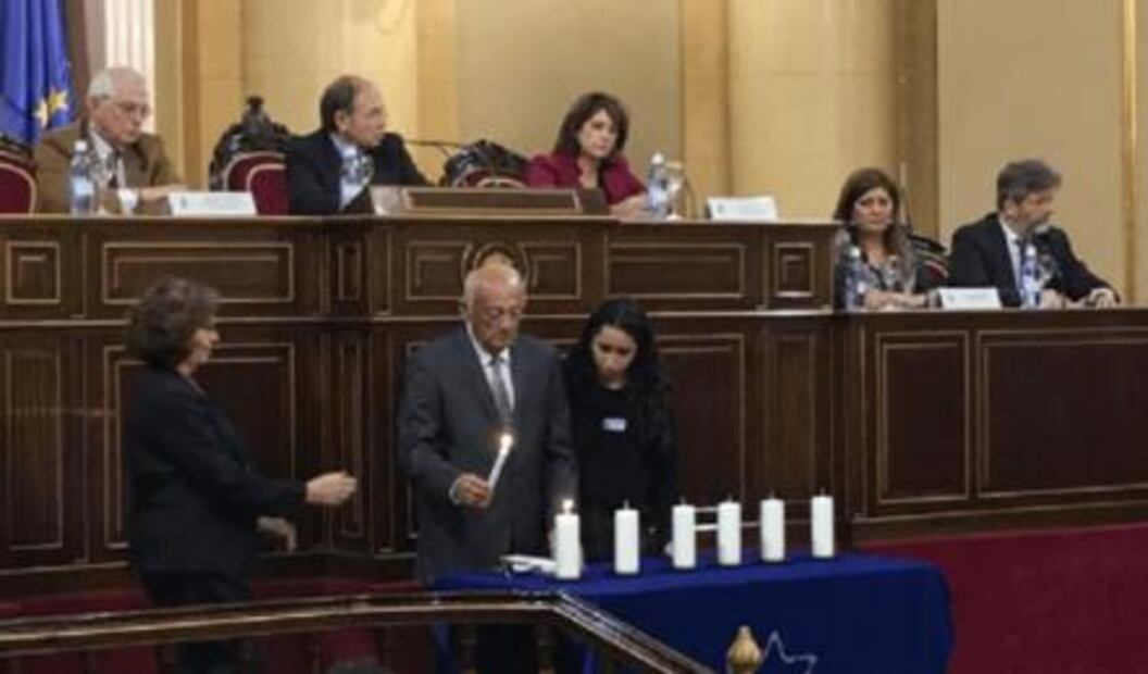 Asiste ex presidente Carlos Salinas a día de la Memoria del Holocausto