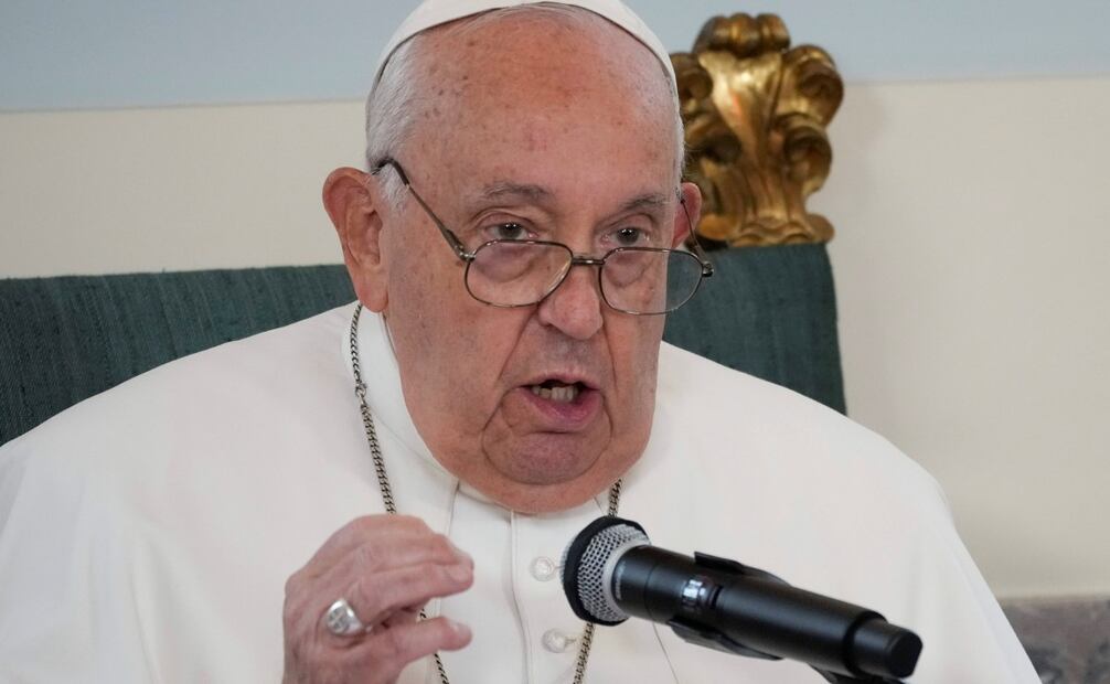 El papa recibió este sábado a los miembros de la Curia Romana y a los empleados de la Santa Sede. Foto: AP