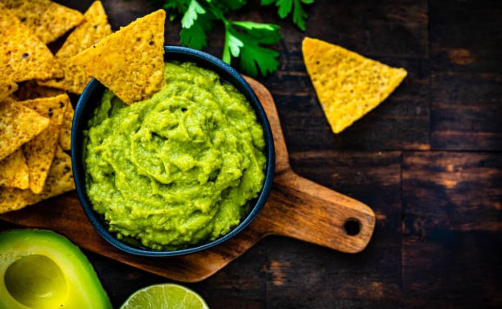 Uno de los platillos principales durante la festividad del 5 de mayo en EU es el guacamole. Foto: iStock