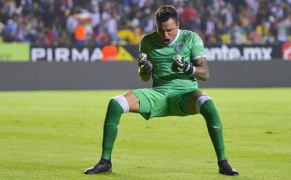 Chivas no tiene problemas en la portería