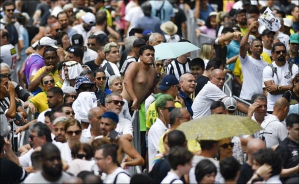 Las imágenes del funeral de Pelé en el estadio del Santos