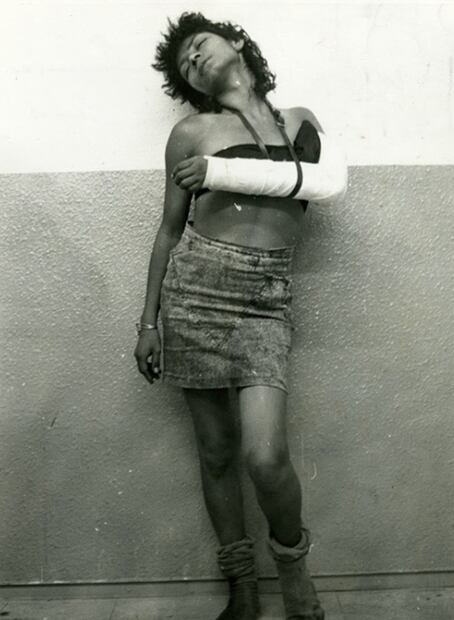 Fotografía de travesti detenido para la revista Magazine de Policía, hacia 1970. Colección Museo del Estanquillo
Foto: Devars Jr. / Museo Universitario del Chopo