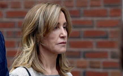 Felicity Huffman va a corte por sentencia de escándalo por sobornos