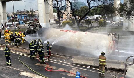 Sube a cinco la cifra de muertos por explosión de pipa en puente de la Concordia; Fiscalía de la CDMX investiga