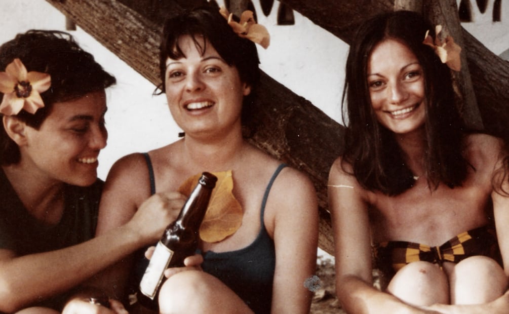 Entre los 70s y 80s existió un colectivo llamado Cine Mujer que por medio de películas y cortos buscó extender temas femeninos en todos los lugares que les permitieran.