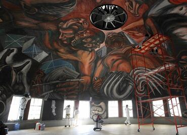 Restauran mural de José Clemente Orozco afectado por sismo