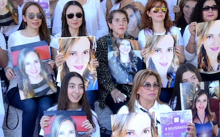 Hijos de Abril, en riesgo de perder becas para estudiar en el extranjero