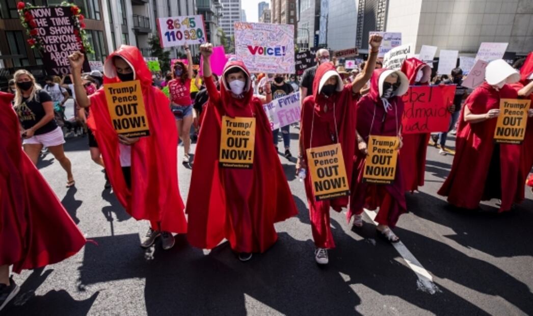 Miles de mujeres se manifiestan contra Trump y su nominada al Supremo en EU