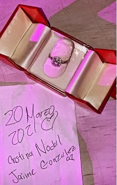 El anillo de compromiso que le dieron a la mamá de Nodal