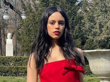 Jenna Ortega, la nueva Merlina, luce vestido Valentino de encaje