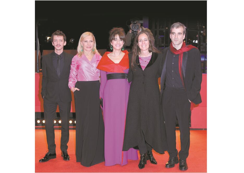 Nahuel Pérez, Cecilia Roth, Erica Rivas, la directora Natalia Meta y Daniel Hendler en la premier de El prófugo. Fotos: OMER MESSINGER. EFE