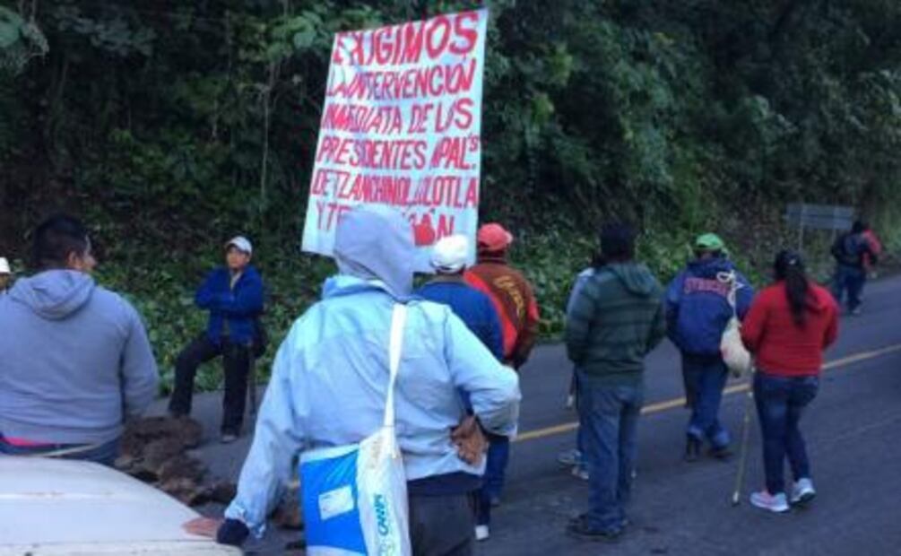 Bloquean indígenas carretera federal México-Tampico en Hidalgo