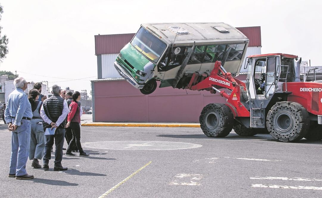 Los microbuses circularon por más de 30 años en Ermita Iztapalapa-Eje 8 Sur, donde ahora brinda servicio el Trolebús Elevado.