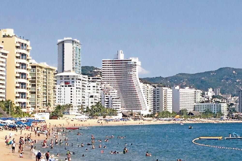 El puerto de Acapulco presenta el mayor número de playas al límite de la suciedad y son: Hornos, Papagayo y Caletilla (ARCHIVO EL UNIVERSAL)