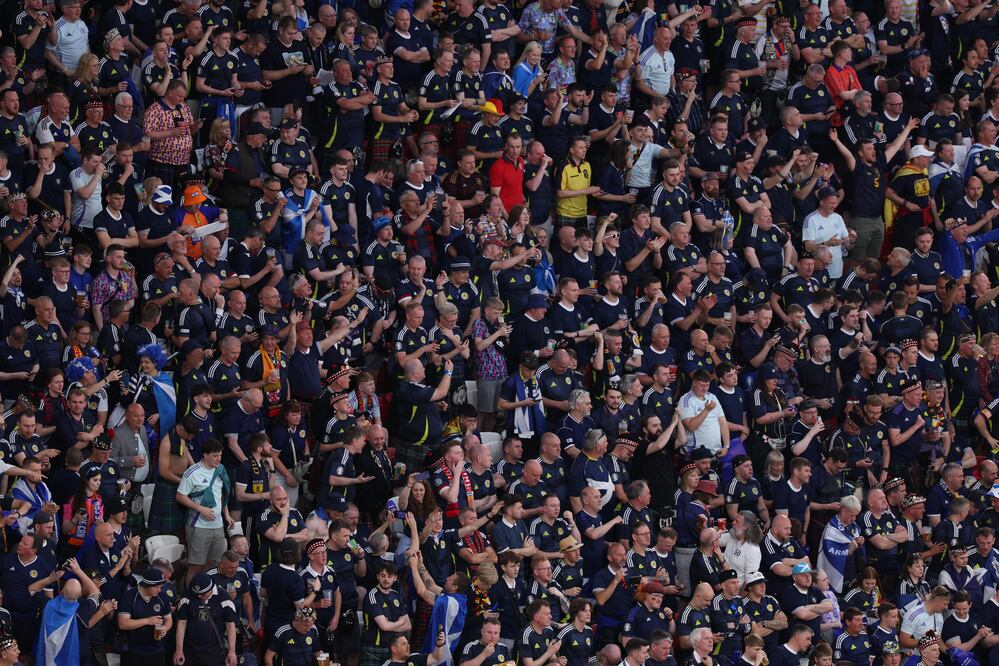 Algunos aficionados han entrado al campo durante los partidos de la Euro 2024 - Foto: EFE