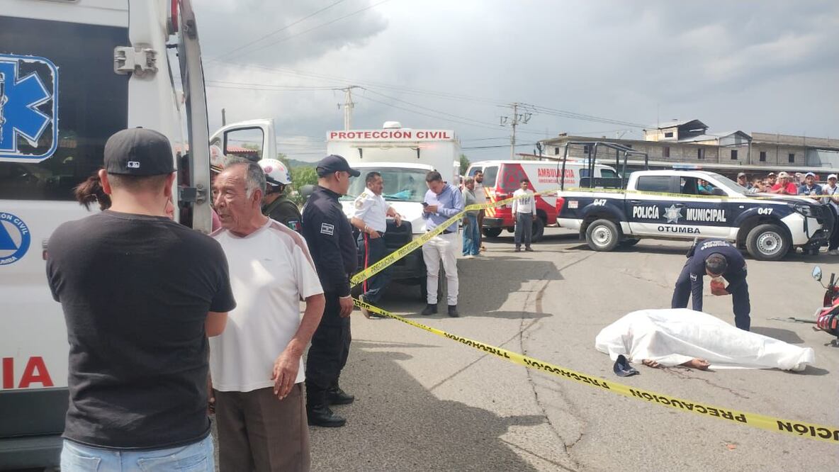 Tres hombres fueron asesinados cuando esperaban un camión de pasajeros sobre la carretera federal México-Tulancingo. (Foto: especial)