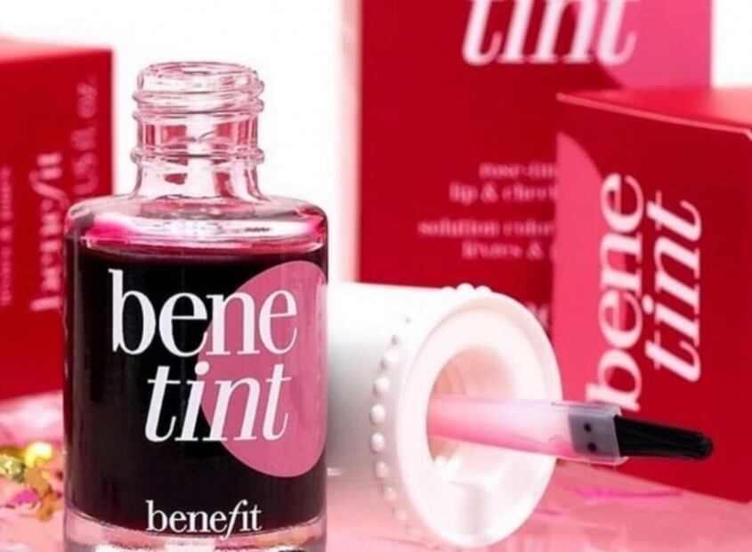 Te decimos cómo maquillarte los labios sin manchar el cubrebocas
