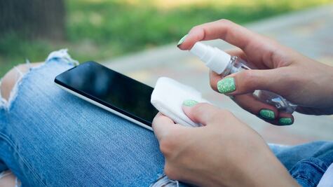 Coronavirus: cómo limpiar tu celular para prevenir el contagio del COVID-19