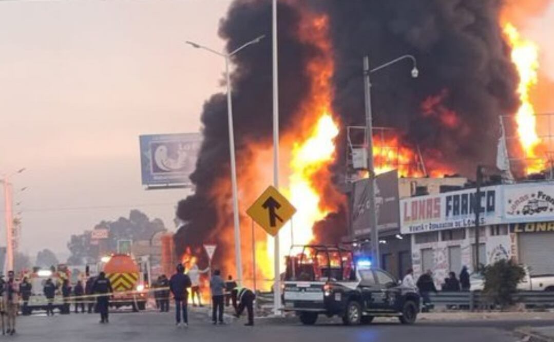 Reportan incendio en bodega en la Vía Corta a Santa Ana. Foto: Especial