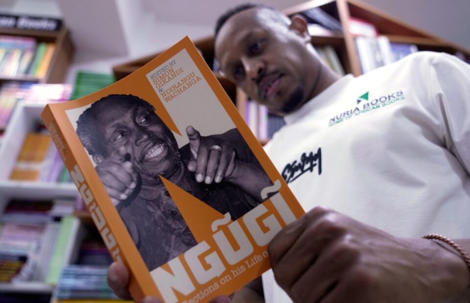 El autor keniano Ngugi wa Thiong'o, quien además fue dramaturgo y crítico de renombre internacional. Foto: AFP.