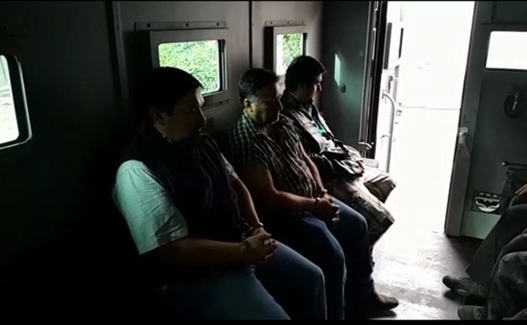 PGR difundió imágenes del traslado de Casarrubias Salgado y otras dos personas detenidas el jueves pasado en Morelos. /Especial