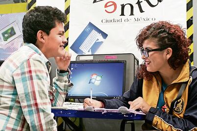Intercambian laptops por curso de sexualidad