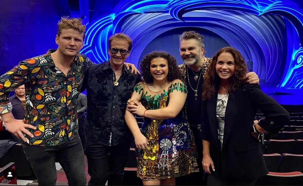 El vestido de Lucerito Mijares fue confeccionado por los mismos diseñadores que crearon el vestido en llamas para Wendy Guevara. Foto: Instagram