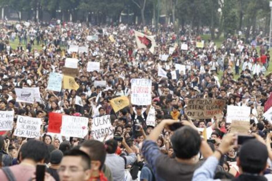 “¡Fuera  porros de la UNAM!”, corean 30 mil jóvenes en CU