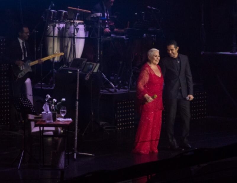 Lupita D'Alessio regresó a los escenarios con exitosa presentación 