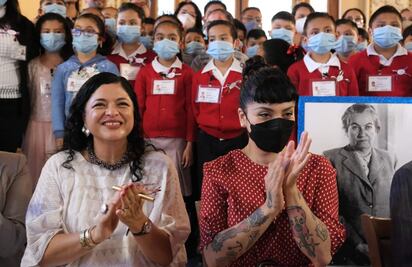 Esta es la pintura que Mon Laferte donó a México