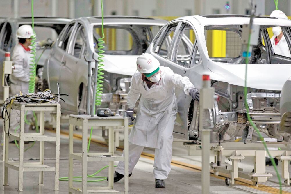 Impulso. De acuerdo con el IMEF, las instituciones de crédito deben ser un complemento de la banca para impulsar sectores estratégicos. Foto: ARCHIVO EL UNIVERSAL