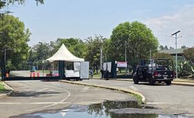 Tras retiro de concesión, policía capitalina mantiene presencia en inmediaciones del Parque Bicentenario; se encuentra cerrado al público