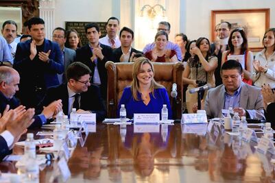 Alcaldesa de Chihuahua pide licencia para buscar reelección