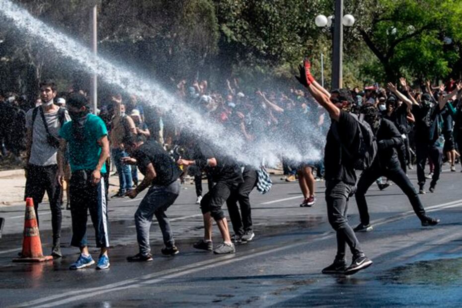 Reportan nuevos enfrentamientos en cuarto día de protestas en Chile