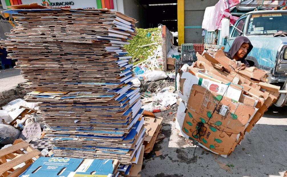 Detrás de cada paca de cartón hay una historia de desigualdad, pero también de dignidad. Foto: Diego Prado / EL UNIVERSAL