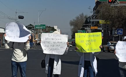 Estudiantes de medicina bloquean calles del Centro Histórico; exigen mejores condiciones en sus aulas