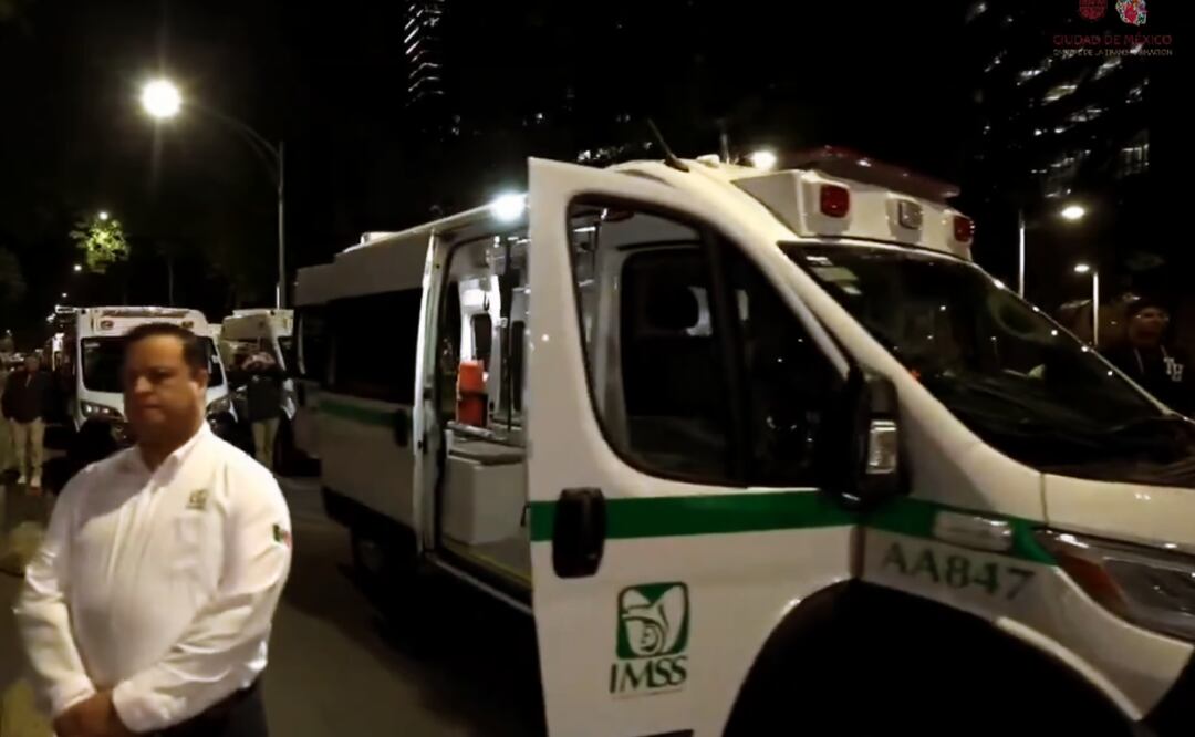 Brugada y Robledo dan banderazo a ambulancias del IMSS; mil unidades operarán en todo el país. Foto: Captura de pantalla